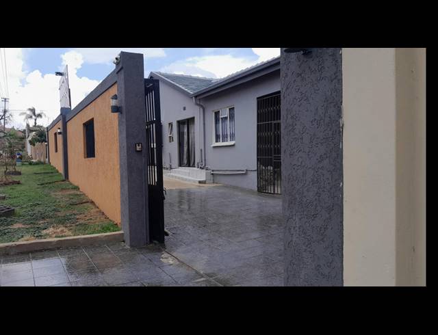 12 BEDROOM HOUSE FOR SALE IN SOUTHDALE